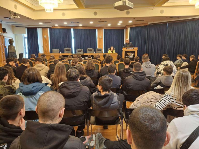 Το Επιμελητήριο Σερρών πάντα δίπλα στους μαθητές- Επίσκεψη του 5ου Γυμνασίου Σερρών