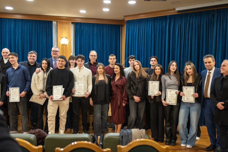 Επιμελητήριο Σερρών: Βράβευσε τα παιδιά των μελών του παρουσία του Προέδρου της ΚΕΕΕ Γ.Βουτσινά