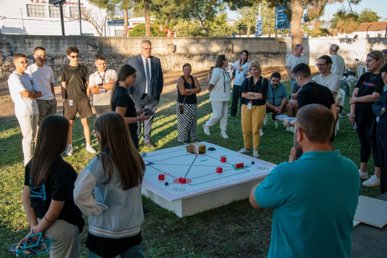 Το Επιμελητήριο Σερρών βραβεύει τους Σερραίους αθλητές Ρομποτικής που διακρίθηκαν στην Διεθνή Ολυμπιάδα της Αυστραλίας